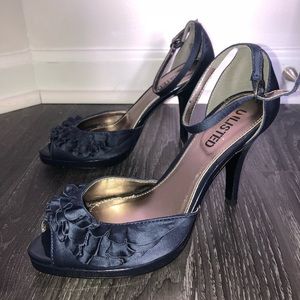 Navy ruffle heel